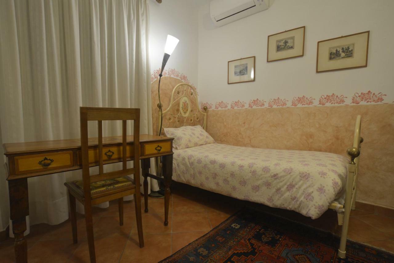 Borgo Della Rocca Bed & Breakfast Montemurlo Exterior photo