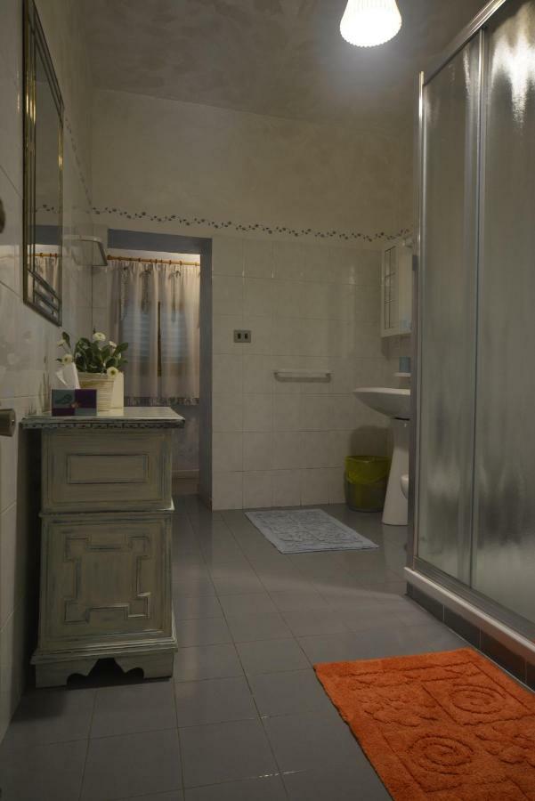 Borgo Della Rocca Bed & Breakfast Montemurlo Exterior photo