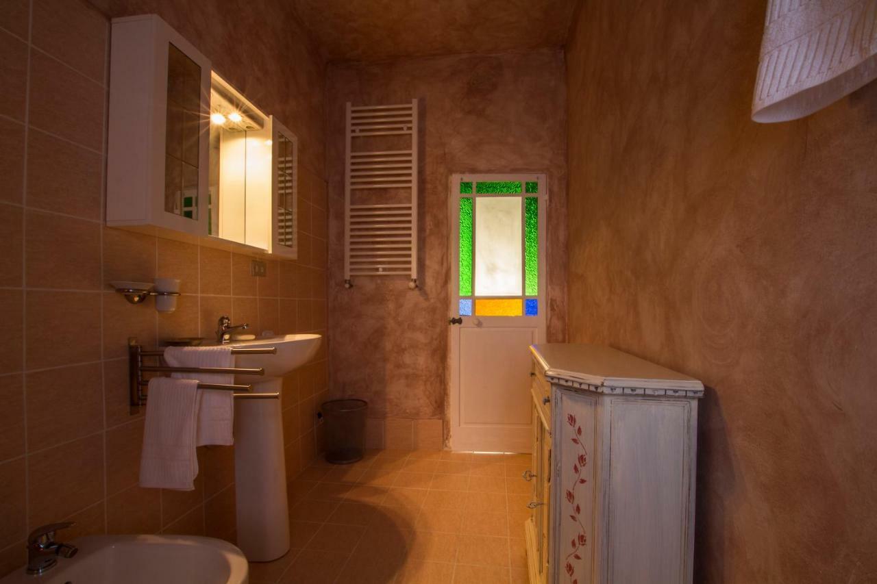Borgo Della Rocca Bed & Breakfast Montemurlo Exterior photo