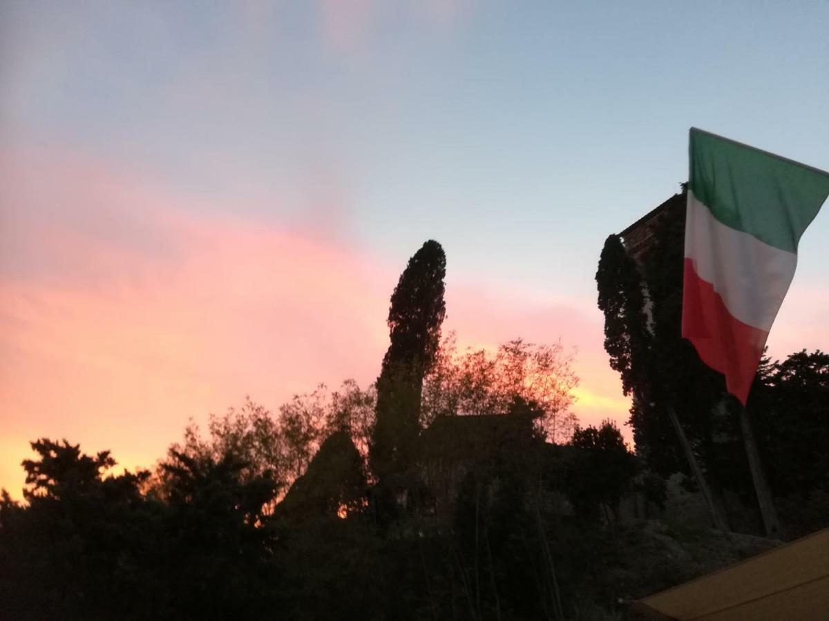 Borgo Della Rocca Bed & Breakfast Montemurlo Exterior photo