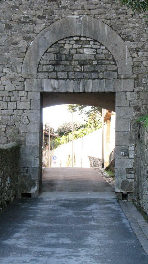 Borgo Della Rocca Bed & Breakfast Montemurlo Exterior photo