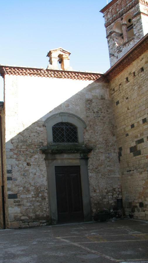 Borgo Della Rocca Bed & Breakfast Montemurlo Exterior photo